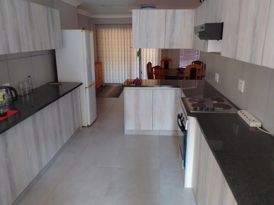 To Let 3 Bedroom Property for Rent in Azalea Park North West